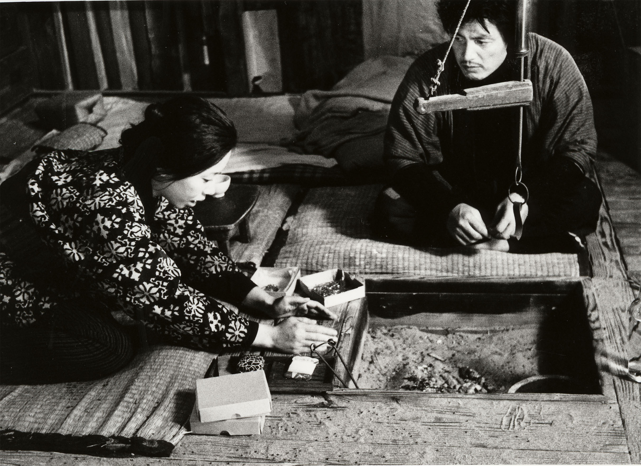 Кадр из фильма Хироси Тэсигахара «Женщина в песках», 1964 год. Источник: imdb.com