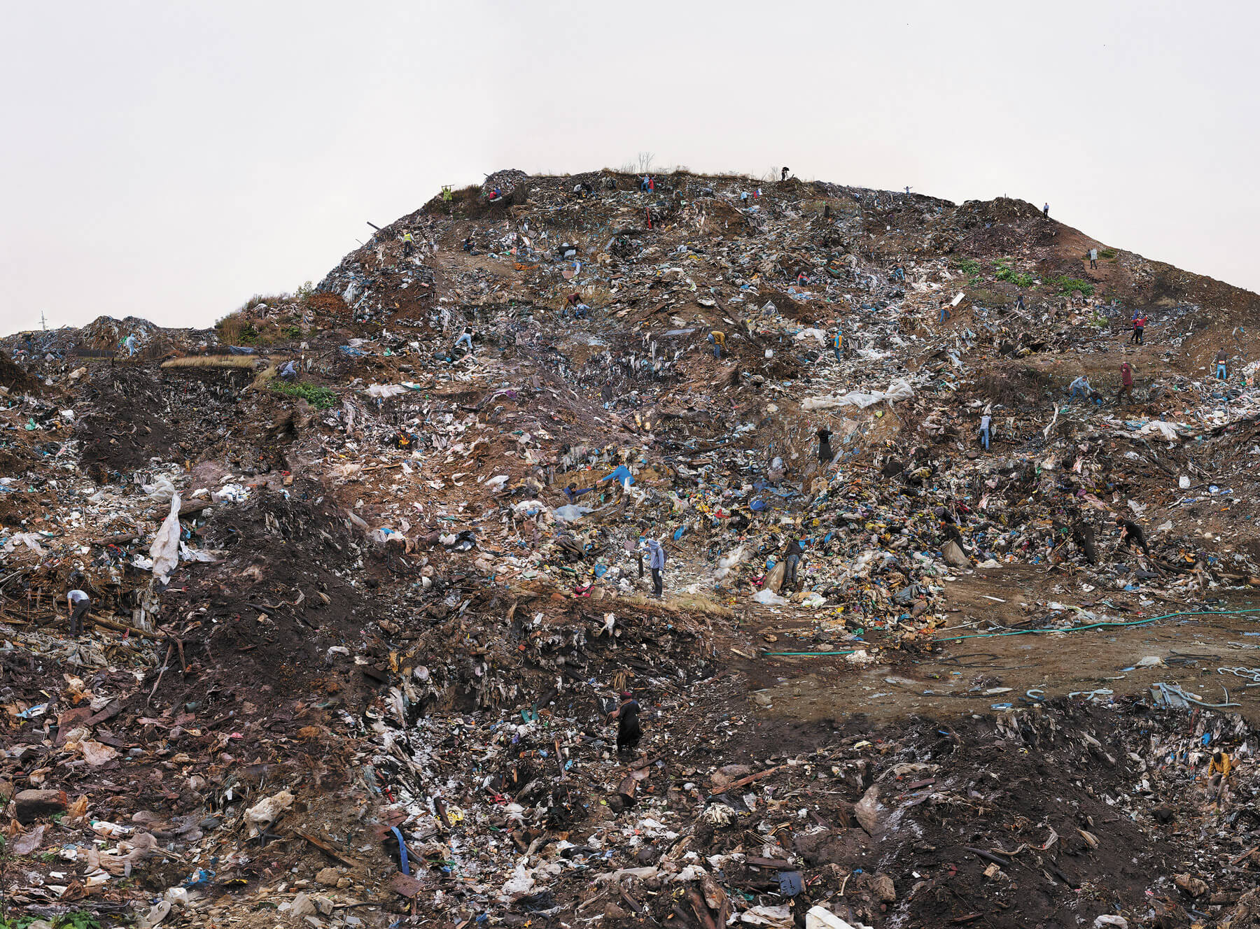 Фото из книги «Страна отходов». Свалка «Кучино» в Балашихе, фотограф Катя Балабан