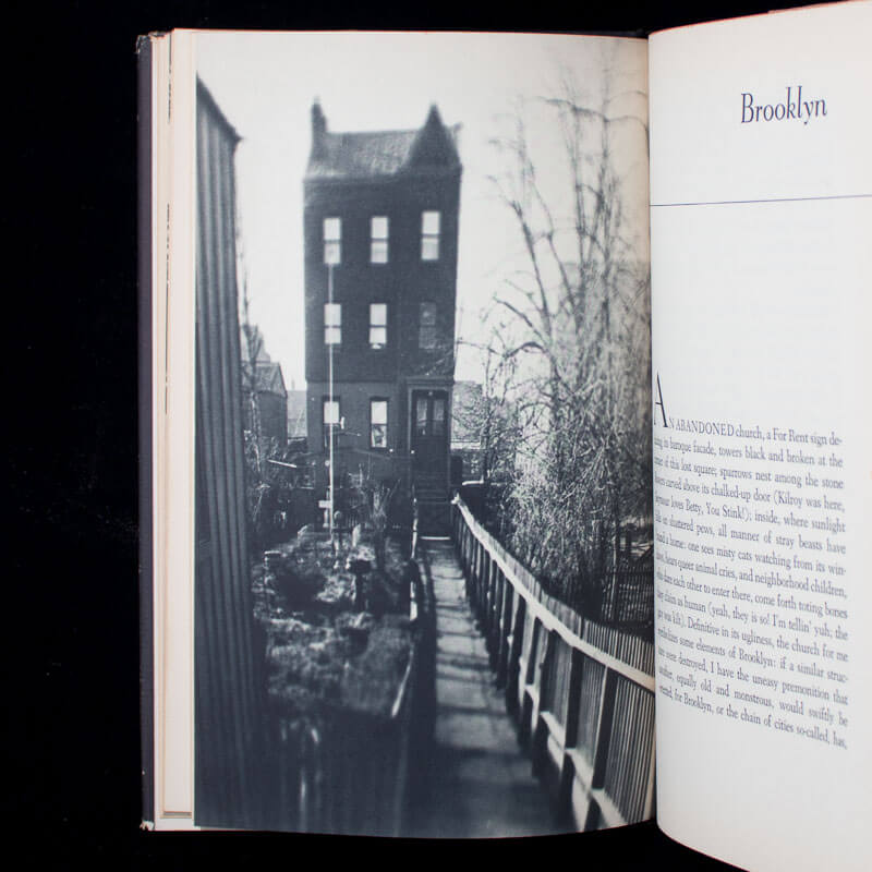 Книга Local Color («Местный колорит»), состоящая из путевых очерков Капоте. Сегодня за этой редкой книгой охотятся коллекционеры. New York: Random House, 1950. Фото: Left Bank Books