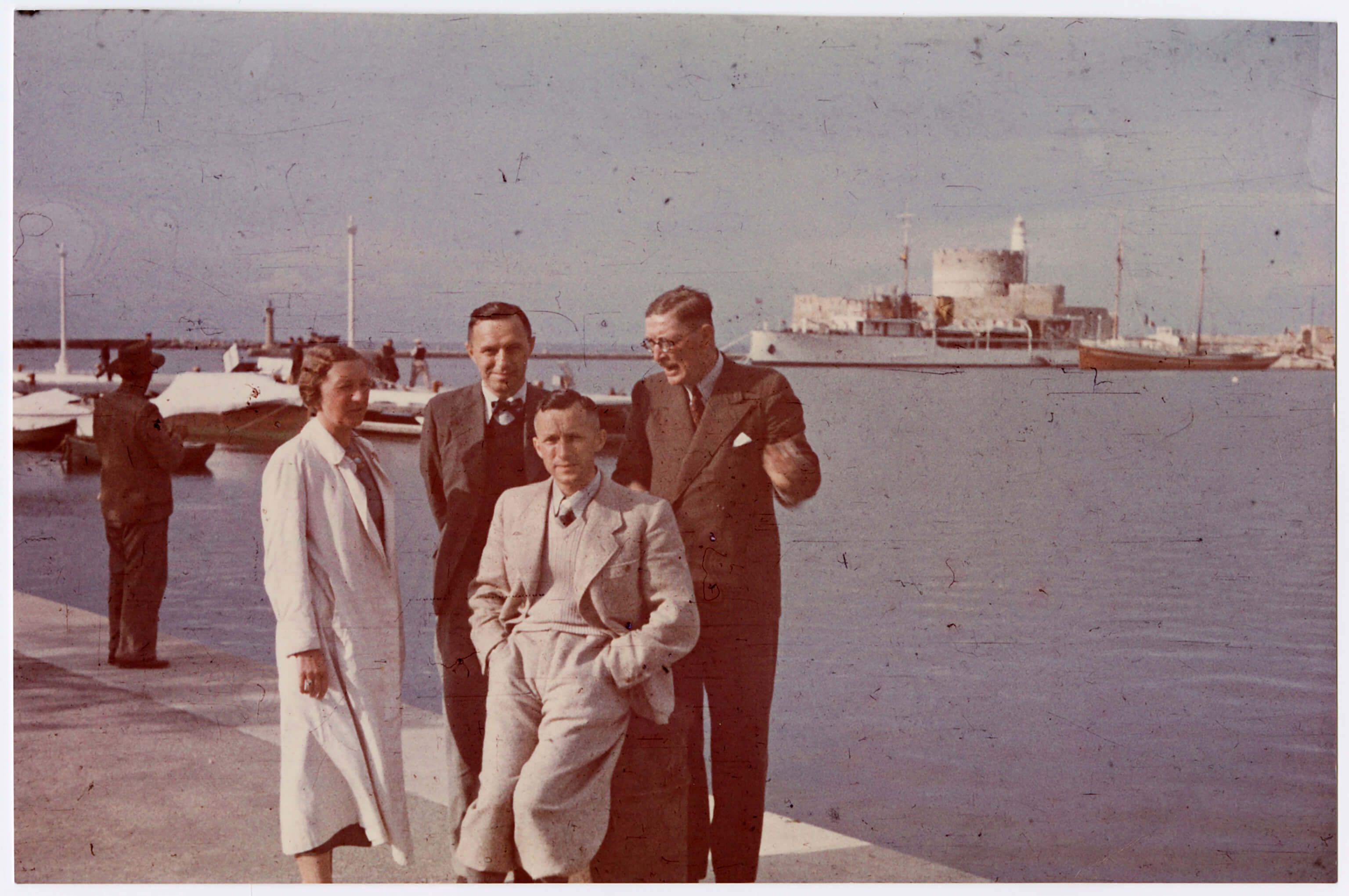 Эрнст Юнгер (в центре) во время своей первой поездки на Родос в 1938 году со своим братом Фридрихом Георгом. Источник: DLA Marbach