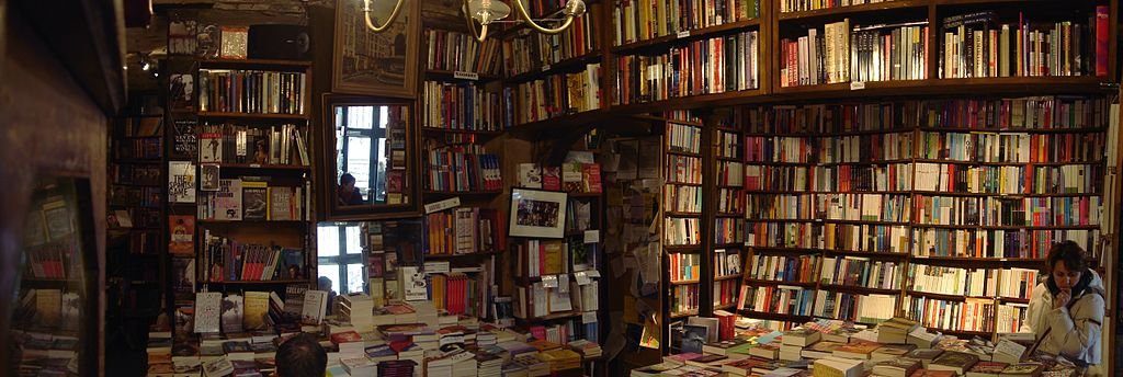 Indenfor hos Shakespeare & Co Foto: gadl (CC BY-SA 2.0)