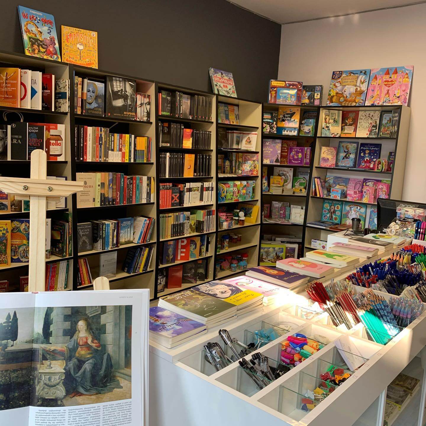 Книжный магазин Hator в Ереване, Армения. Источник: фейсбук-страница магазина