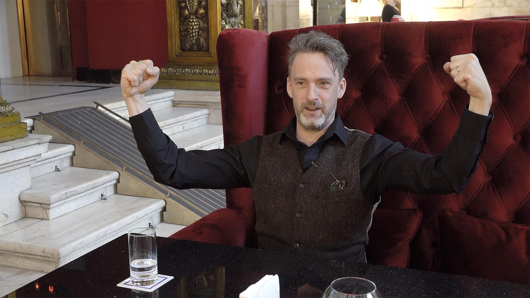 Уилл Сторр во время интервью в Hilton Moscow Leningradskaya Hotel 