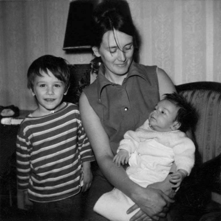 Annie Ernaux med børnene Eric og David, 1968. Foto: © Archives privées d’Annie Ernaux (Droits réservés).