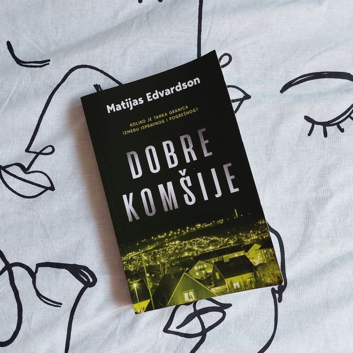 Naslovna strana romana Dobre komšije / foto: Adrijana Jevtić