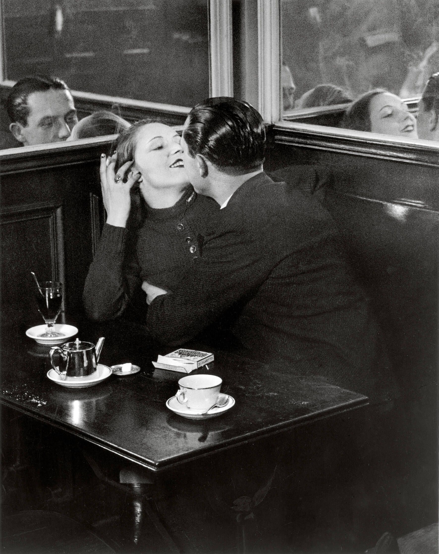 Любовники в парижском кафе, 1932 год. Источник: cult-mag.de