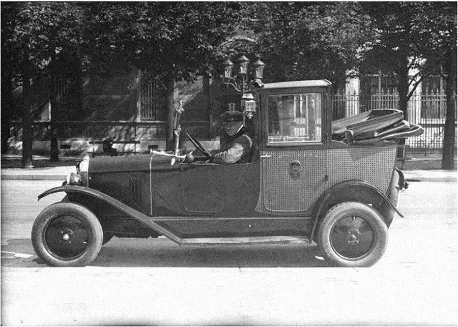 Водитель такси в Париже, 1927 год. Фотограф Séeberger. Источник: culture.gouv.fr