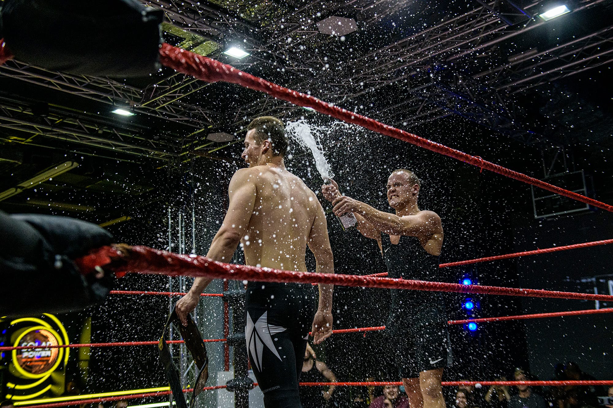 Ярослав Державин на ринге (слева). Фото: Максим Мармур 