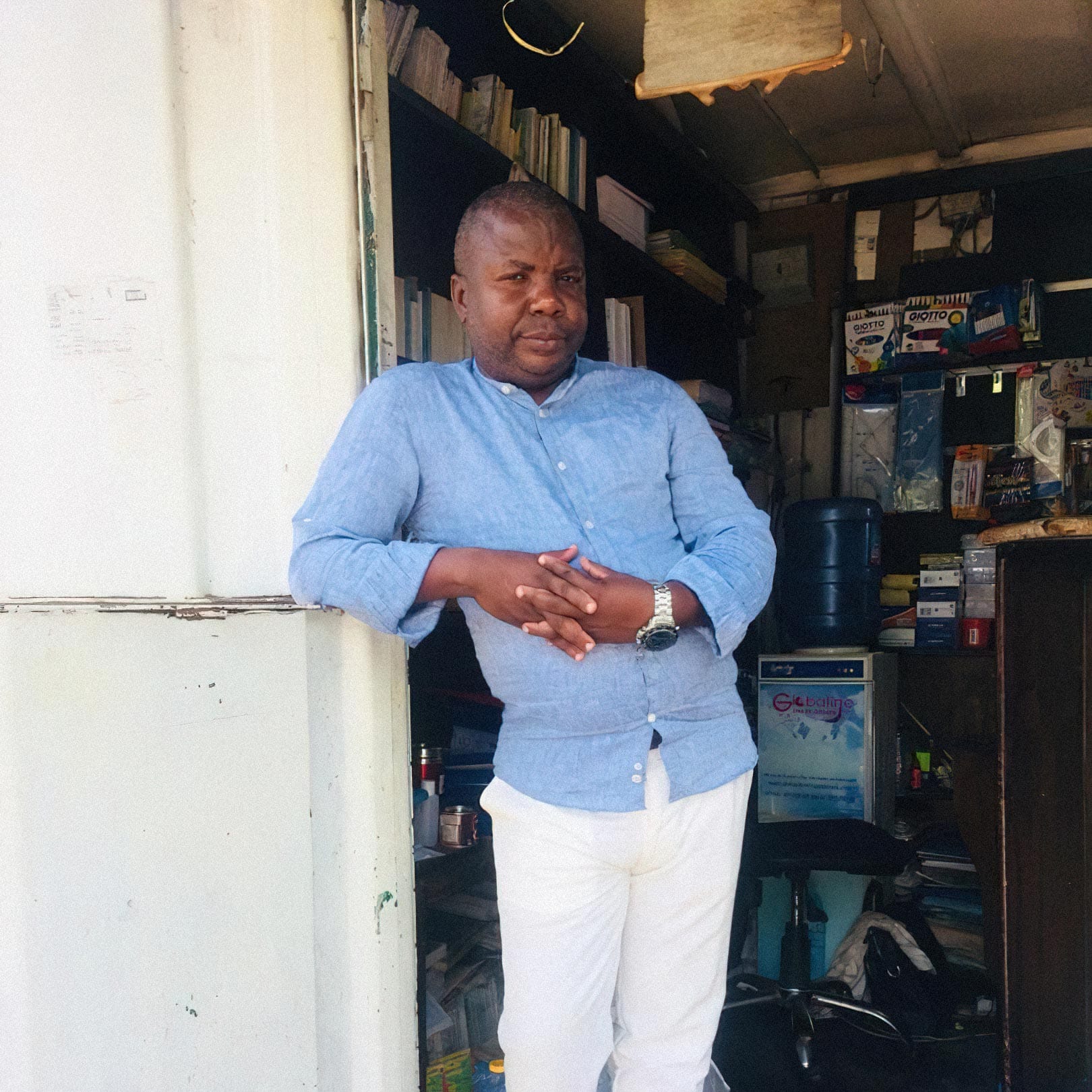 Христ Мбици, основатель книжного магазина Librarie Buku в Браззавиле, Конго. Фото из личного архива