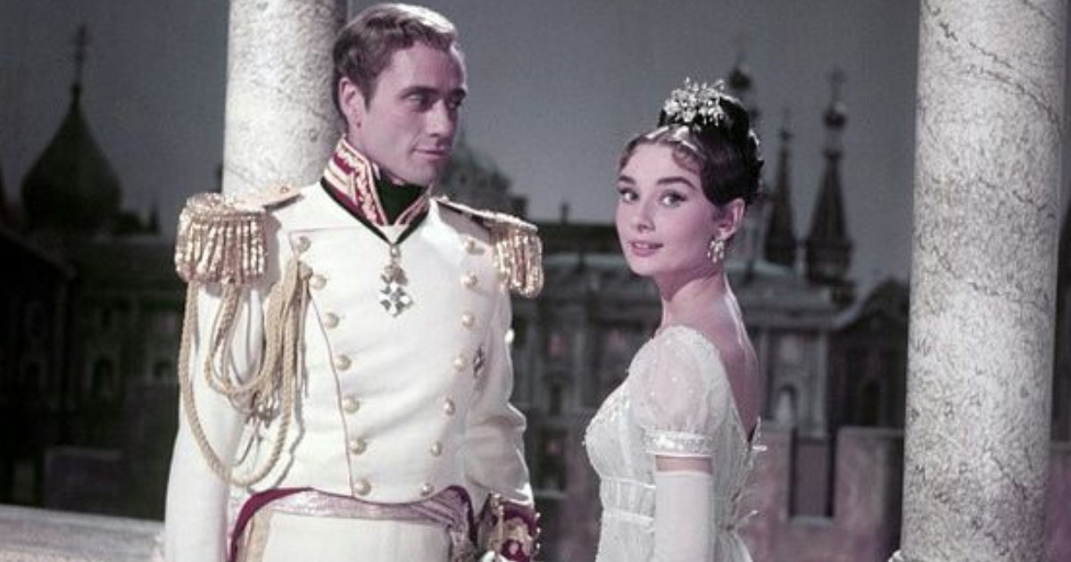 Andrej (Mel Ferrer) i Nataša (Audrey Hepburn) na balu