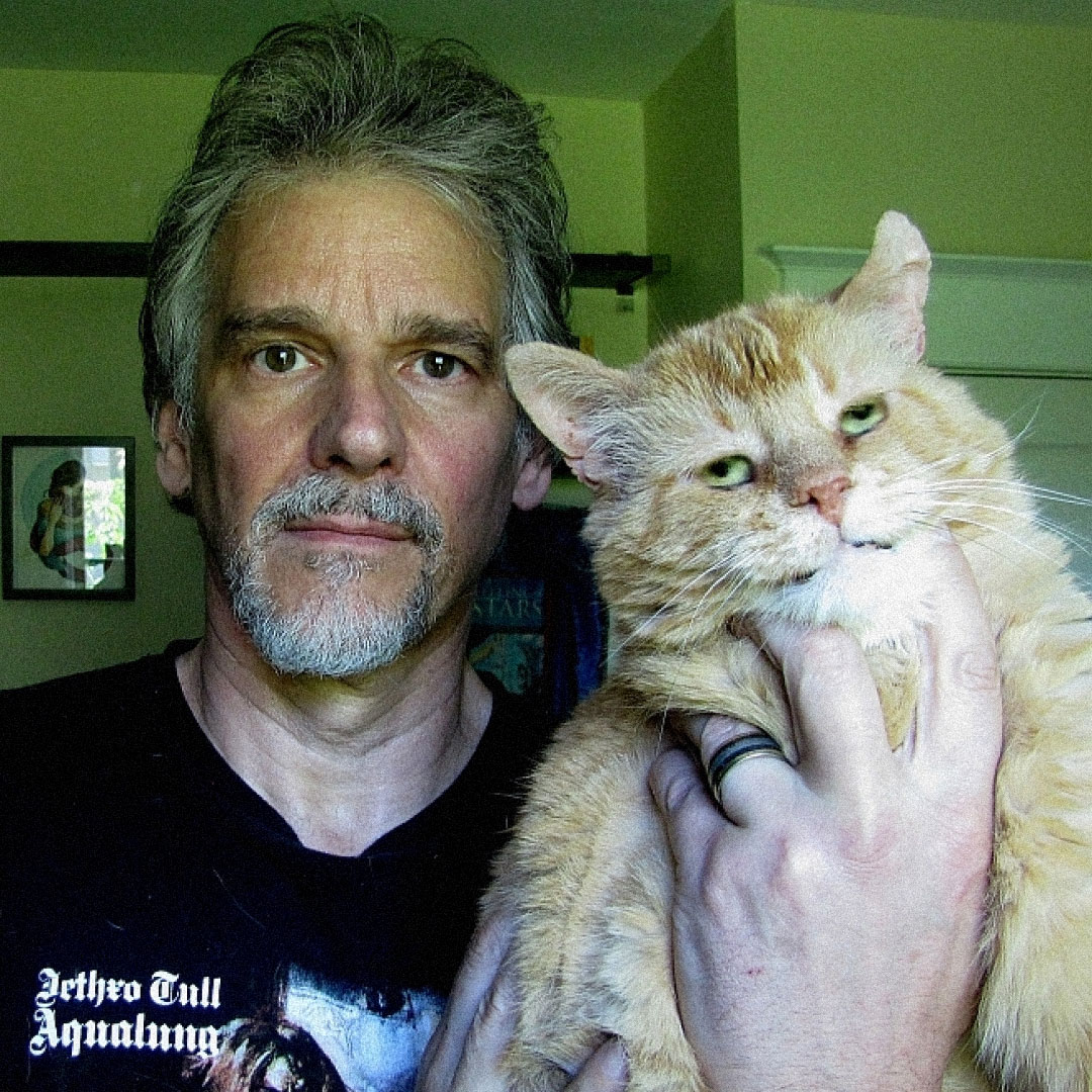 Питер Уоттс со своим котом. Источник: amazon.co.uk