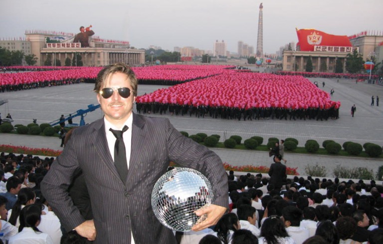 Первый визит Мортена Тровика в Северную Корею. Площадь Ким Ир Сена, 9 сентября 2008 года. Фото из личного архива