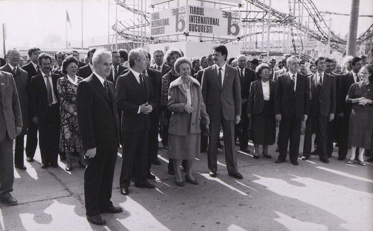 Николае и Елена Чаушеску в советском павильоне на Международной выставке в Бухаресте (1987). Источник: Исторический музей