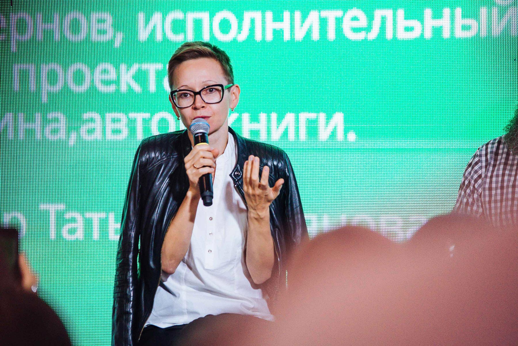 Гузель Яхина выступает на Московской книжной ярмарке, 2019. Фото предоставлено писательницей