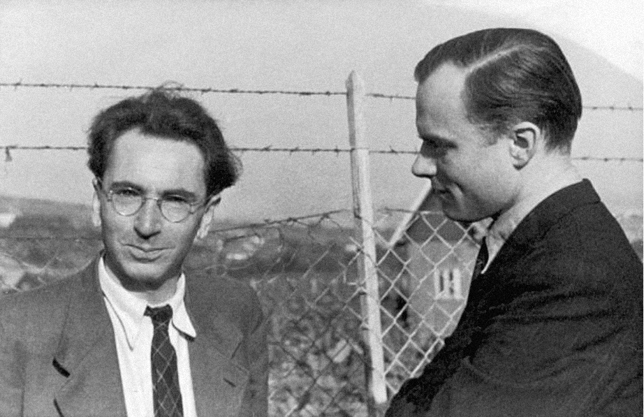 Виктор Франкл в 1945 году, источник: Imagno/Getty Images. Он провел в концлагерях три года, во время которых помогал заключенным преодолевать отчаяние и воздерживаться от самоубийства