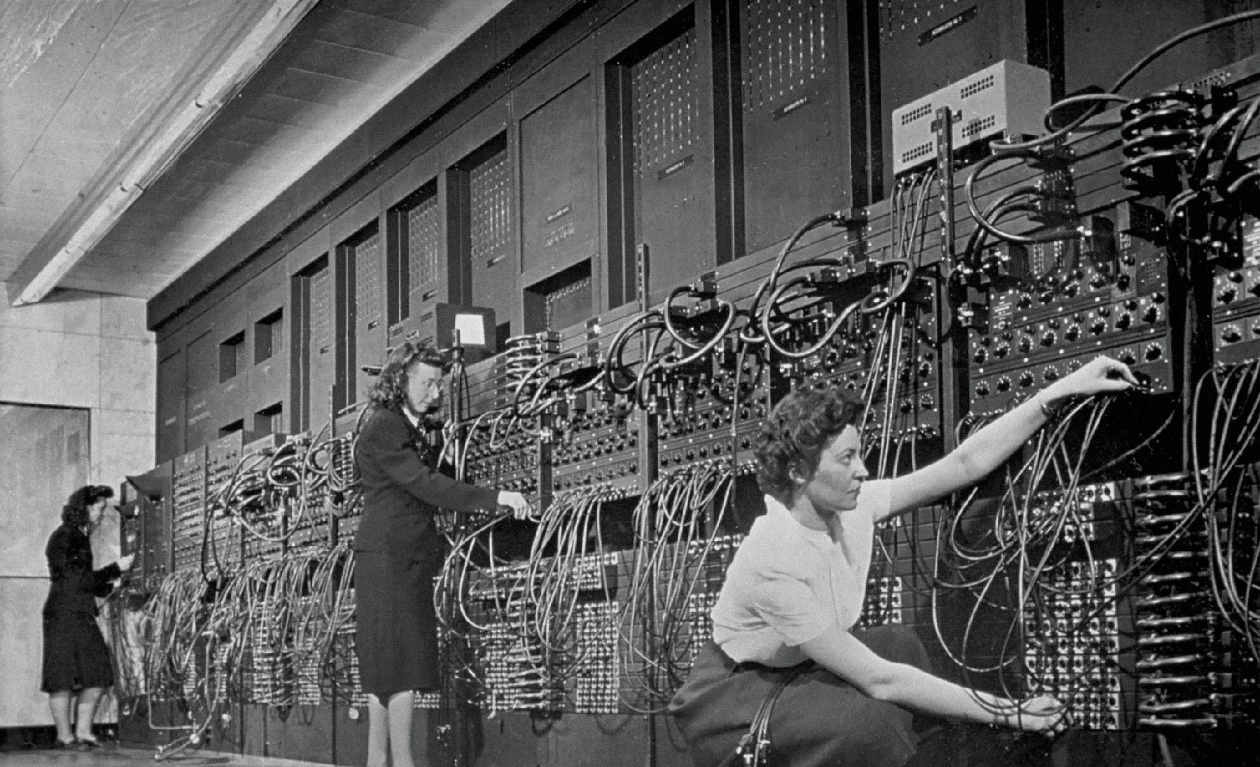 Программистки и ЭНИАК — первый в мире программируемый компьютер общего назначения. Фото: Corbis/Getty Images